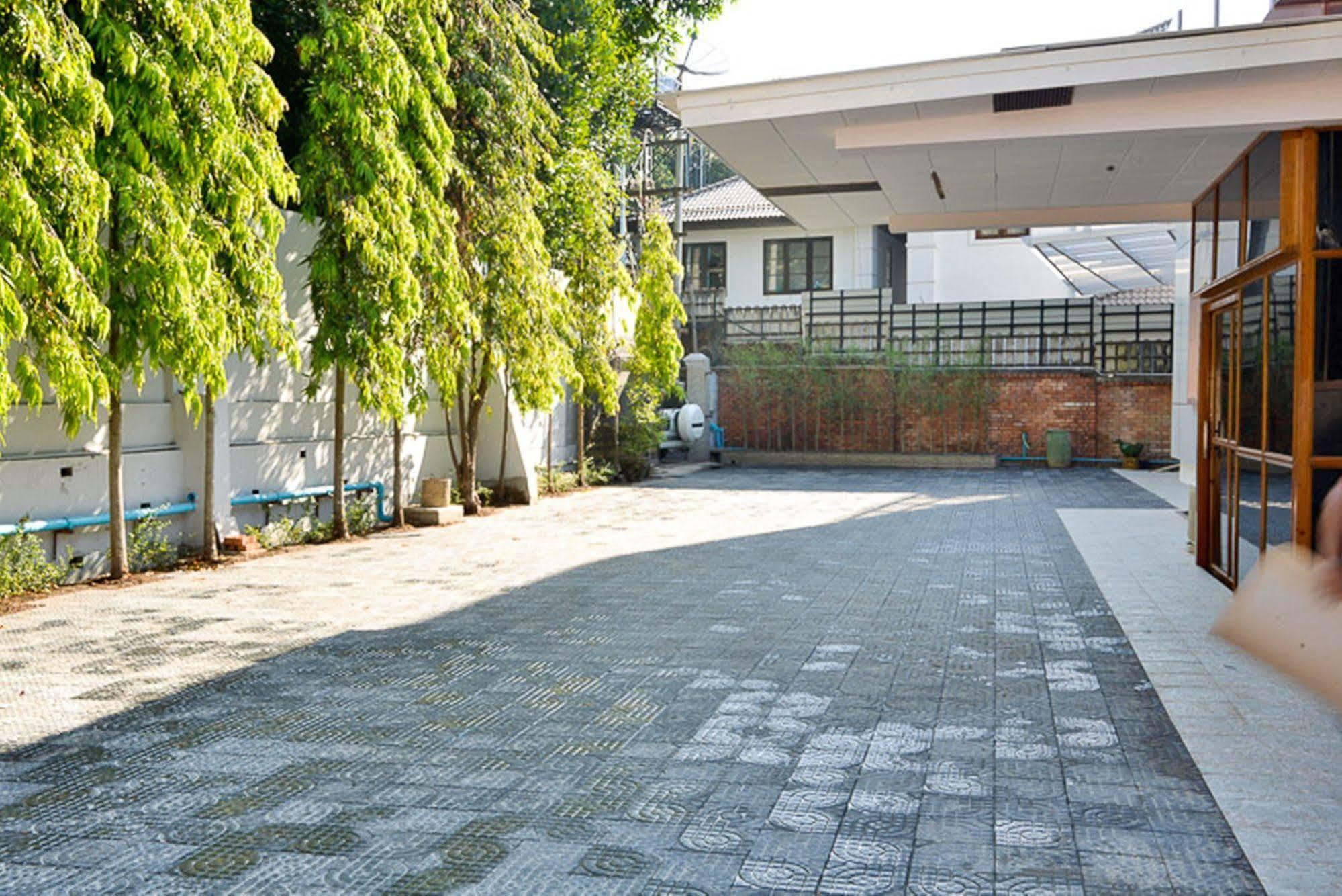 Serene Valley Hotel Yangon Exterior photo
